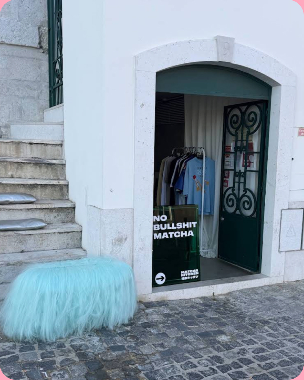 The café entrance in Alfama with a turquoise fluffy stool outside